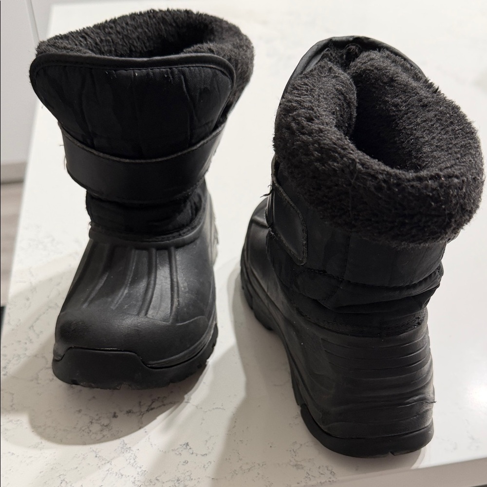 Kids skiing winter boots size 31